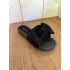 Zwarte slipper met strik